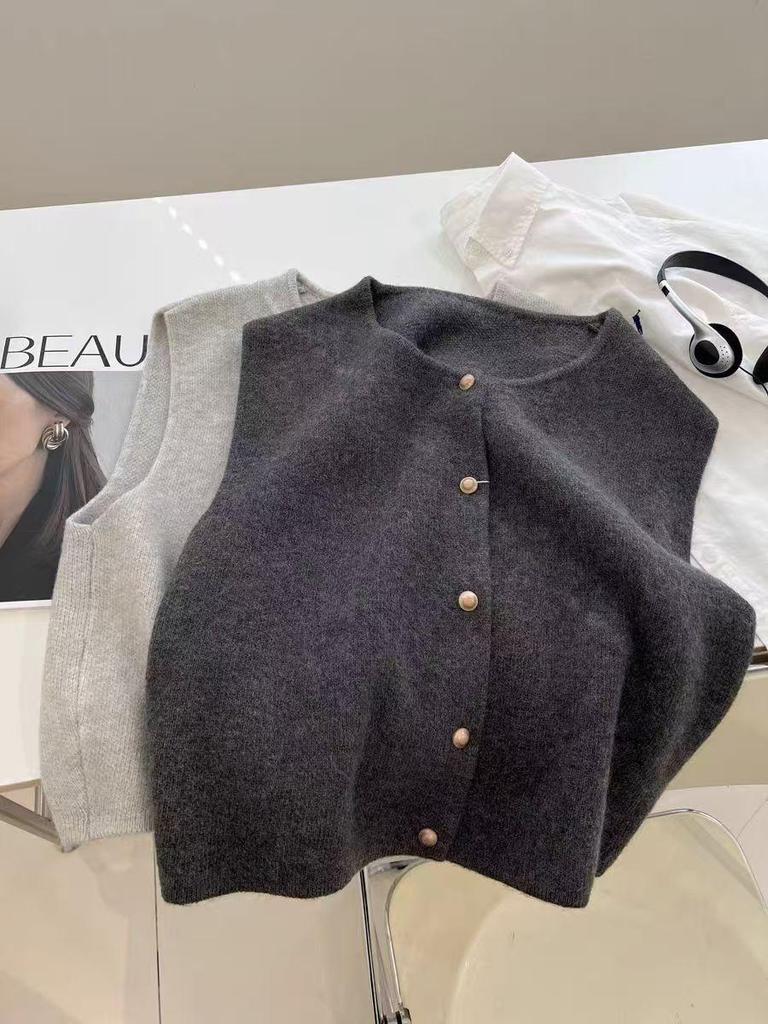 Elegant Korean-Style Gold Buckle Knit Vest: Soft, Fluffy Autumn/Winter Outerwear for Women - Solid Color Layering Top for Spring