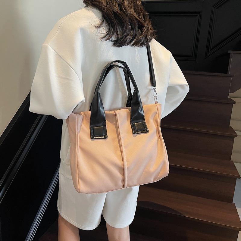 New simple commuter style haute couture anti-splashing nylon material single shoulder oblique span portable multi-functional women's bag