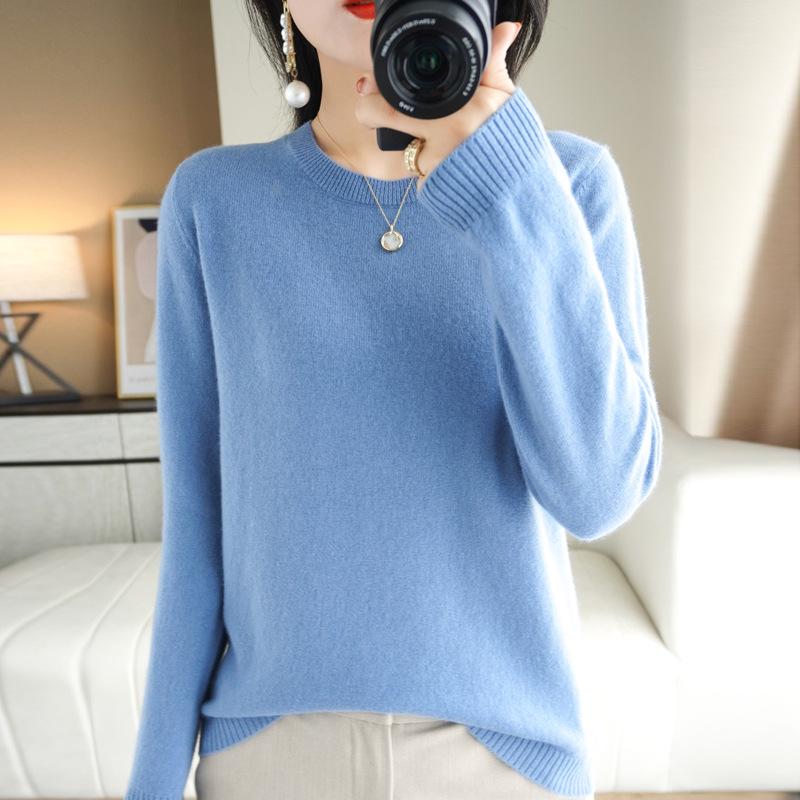 2025 Autumn/Winter Women's Plus Size Korean Style Loose Knit Sweater, Versatile Round Neck Base Layer.