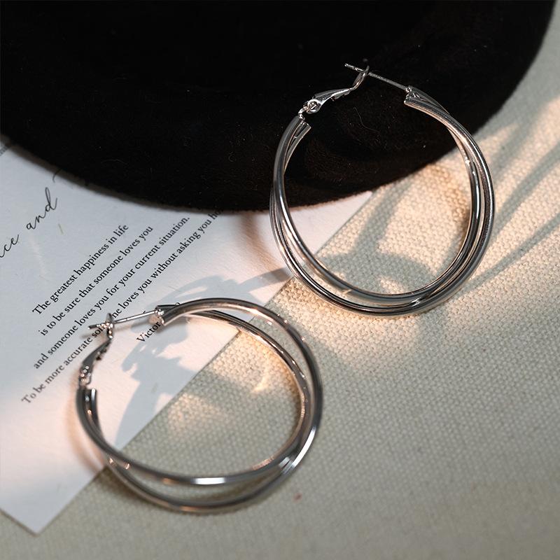 

Нишевый дизайн уникальные серьги-кольца без вставок женские высококлассные ретро простые круглые серьги-гвоздики 0 новые серьги