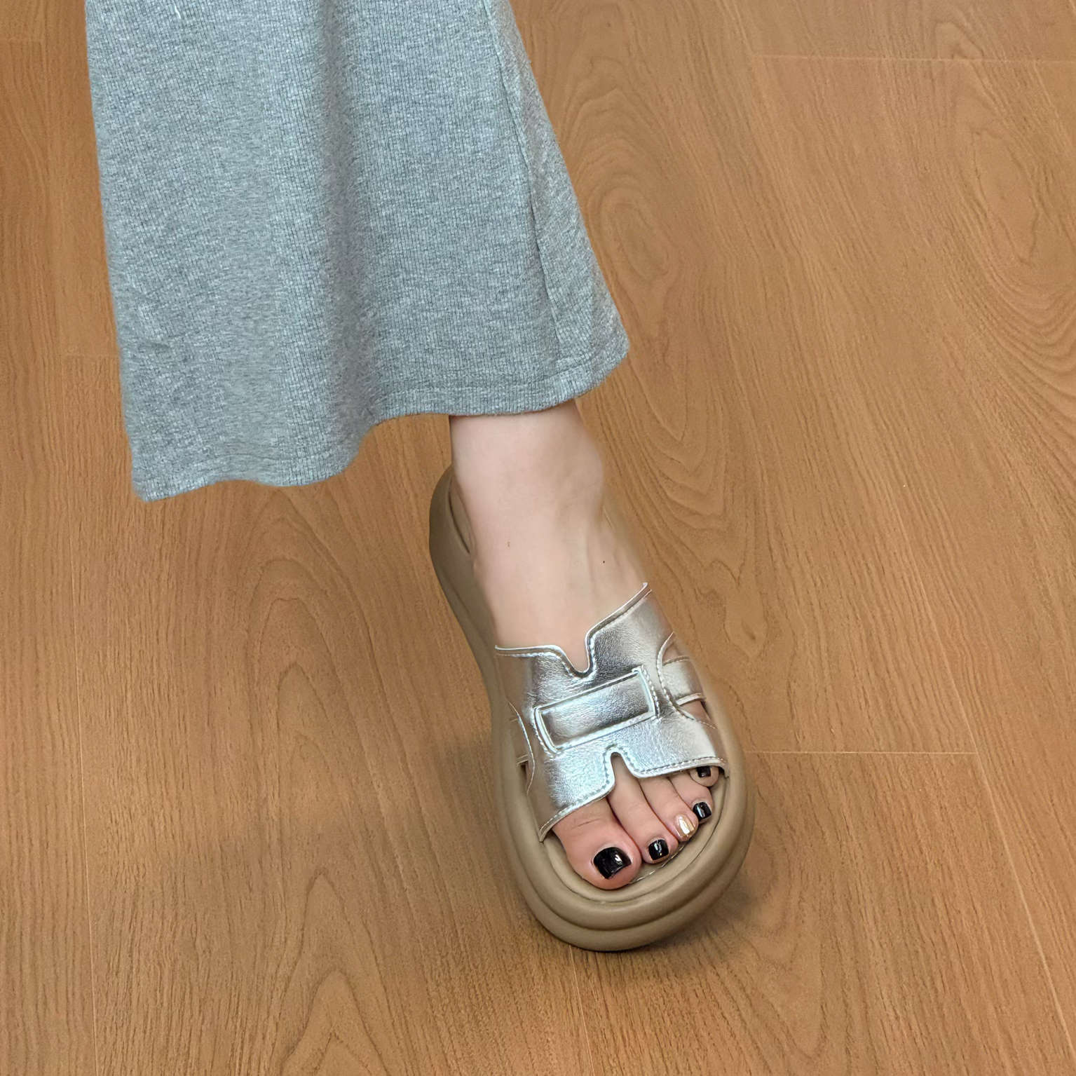 

Summer champagne thick-bottomed one-word drag women s summer outer wear non-slip casual woven beach cool slippers 40 серебряный