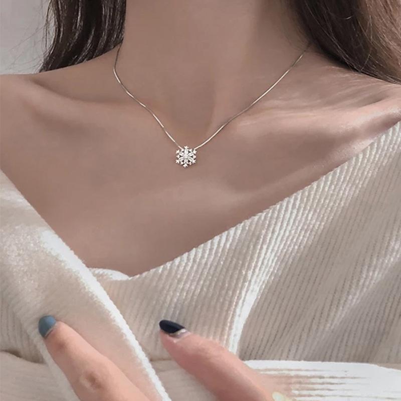 Crystal Snow Flake Pendant Long Necklace for Women Sweater Chain Snowflake Necklace Choker Adjustable for Rhinestone Jew