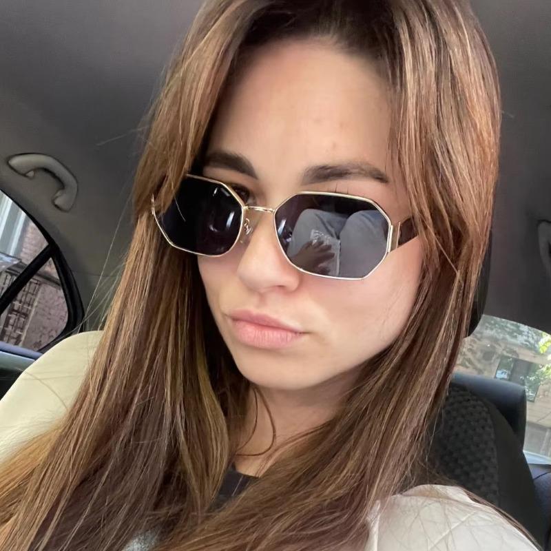 Non-polarized Women Square Metal Frame Sunglasses Male Retro Personality Simple Sun Glasses Fashion Comfortable Leisure Shades