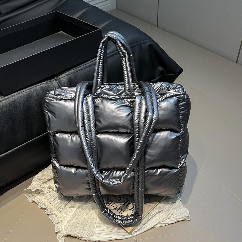 Korean version of casual fashion autumn and winter cotton clothes bag women's 2025 new large-capacity shoulder bag hand-held commuter tote bag