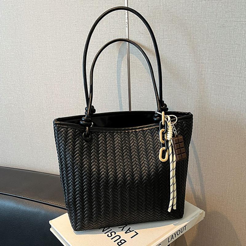 

Large capacity woven bag women s autumn new versatile shoulder bag popular tote bag