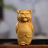 Träsnideri Tiger Djurfigur av en Rik Man Kreativa Söta Dekorationer Massivträsnideri Hemrum Kontorsdekorationer