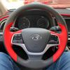 Handgjord Svart Blå läderbilrattöverdrag för Hyundai Elantra 4 2016 2017 Solaris 2017 Accent 2018