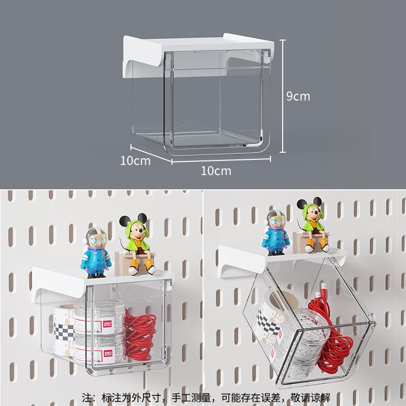 Pannello forato da parete senza foratura: Espositore personalizzabile con ganci e cestini per la casa o lo studio.