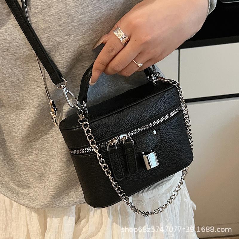 Premium Sense of Foreign Style Niche Handbag Women's 2025 New Versatile Shoulder Messenger Bag Light Luxury Commuter Chain Bag