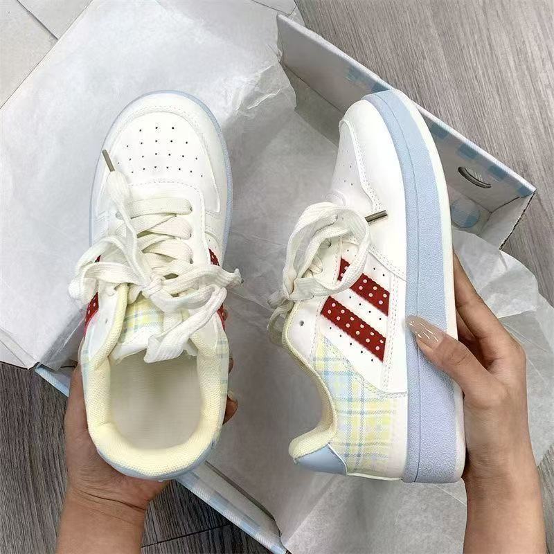 New Hong Kong style high-value board shoes casual thick-soled commuting light and breathable bread