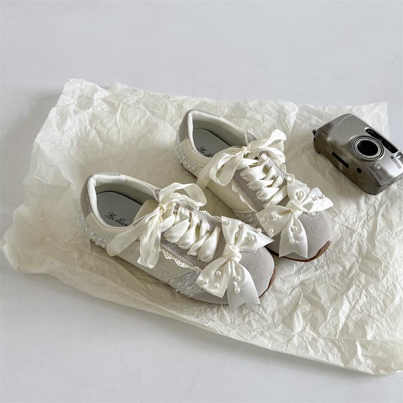 

Супер красивые ретро-кроссовки с жемчужным бантом на плоской подошве, женские, новая весенняя универсальная повседневная спортивная обувь 2025 года 35 бежевый