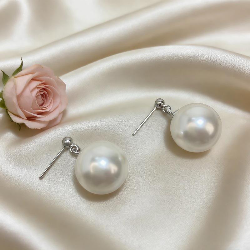 S925 Sterling Silver Australian White Pearl Stud Earrings - Fashionable and Elegant, Simple Design