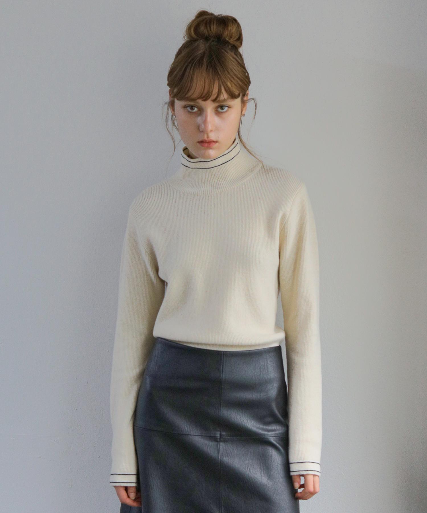 Paul And Alice Line Turtleneck Pullover / Ivory Ivory/Free