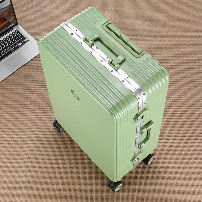 Xiao Yan Women s 28-inch PC Spinner Luggage