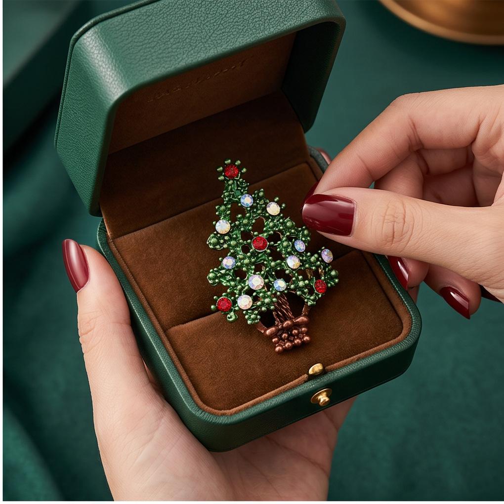 Christmas Tree Brooch - Women's Style - High-end Festive Decoration Alloy Rhinestone Pin