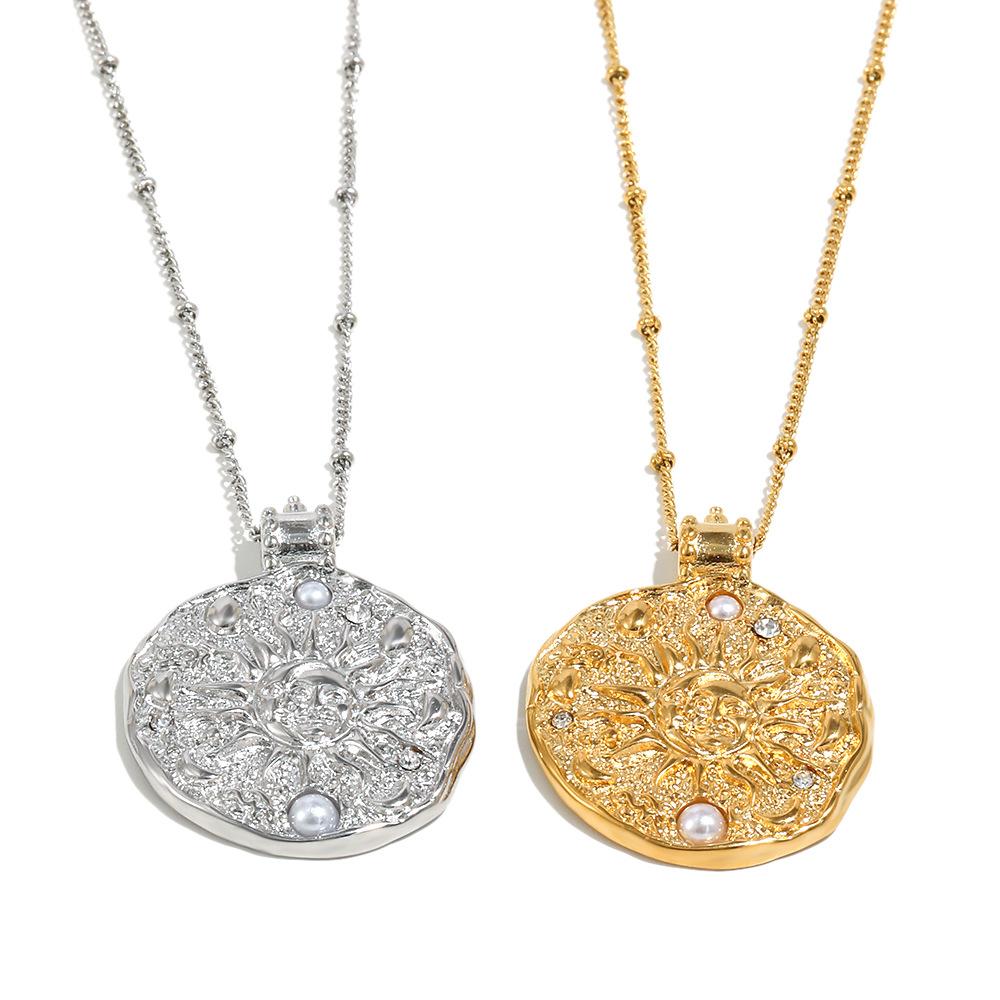 Fashionable Gold Sun Smiley Face Pendant Necklace Unique Women Jewelry Accessory For Daily Wear Stylish Gift