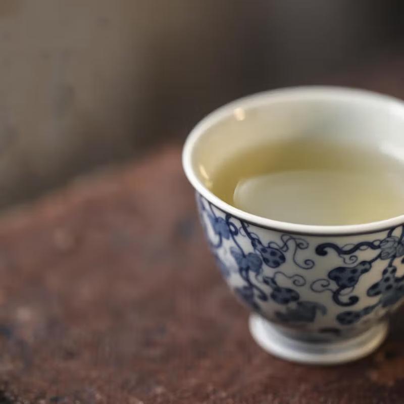 YUNYAN Hand-painted Blue and White Ceramic Master Tea Cup