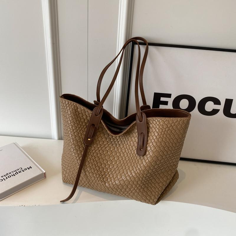 Fashion handbag women's spring and summer new product retro rhombus woven shoulder large capacity versatile tote bag