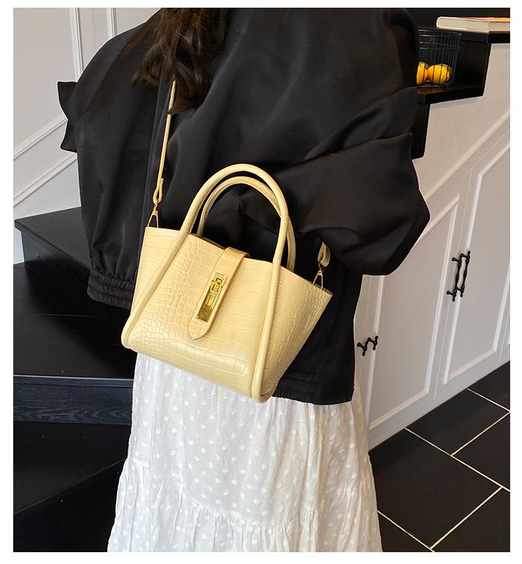 Fashion crocodile pattern small bag women's 2025 new super hot versatile messenger bag popular handbag bucket bag