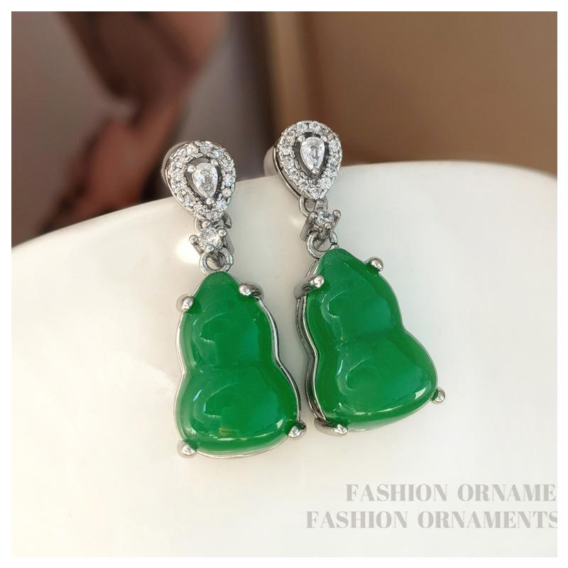 Elegant Chinese-Style Earrings & Necklace: Trendy, Versatile, Personalized Accessories for All Customers