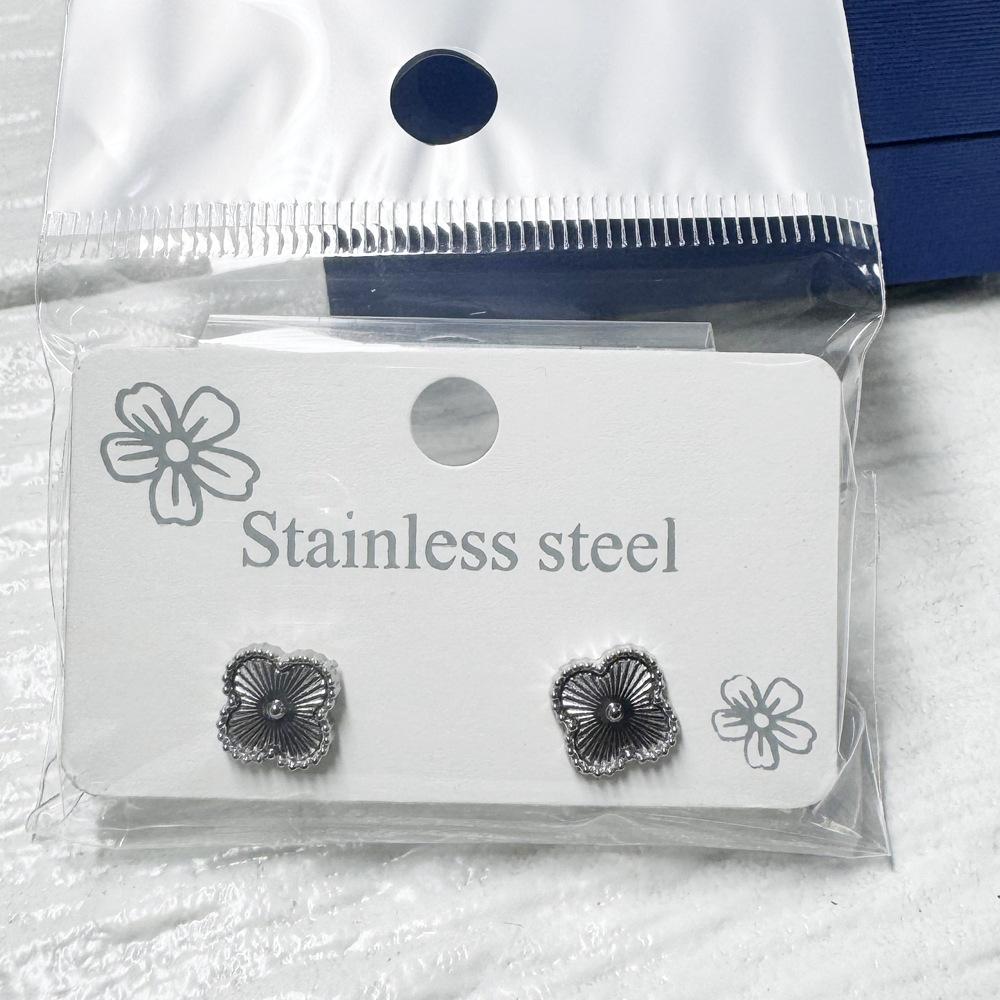 9MM Small Four-leaf Flower Earrings Fashion Fresh Small Earrings