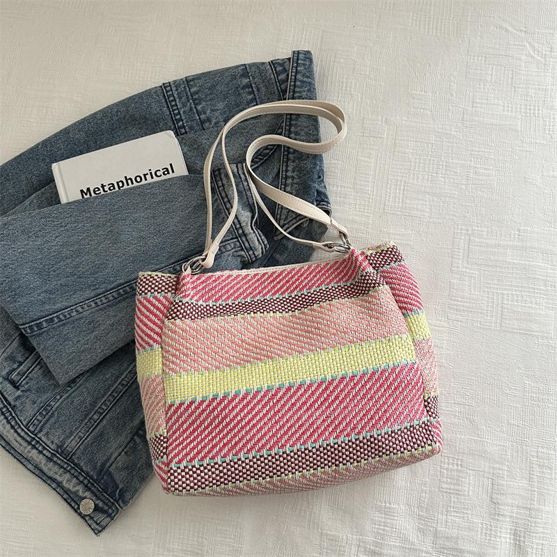 

Японская и корейская контрастная полосатая сумка через плечо с дофамином, летняя пляжная мода 2025, индивидуальность, зарубежный стиль, сумка-тоут под мышкой розовый