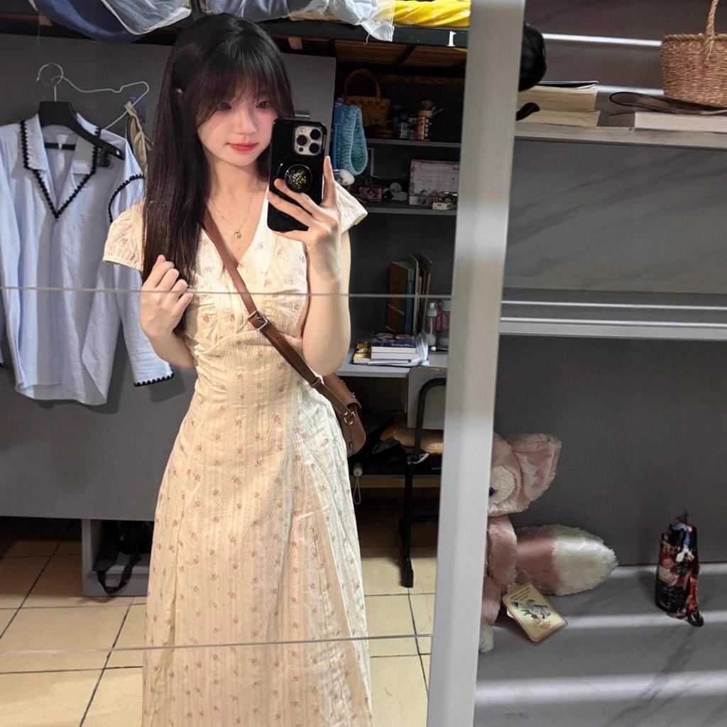 Summer New French V-neck Floral Dress, Femininity, Advanced Sense of Vacation Style, Waist and Thin A-word Long Skirt