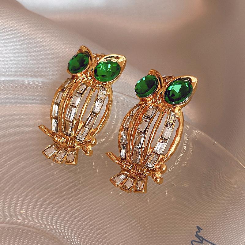 Silver Needle Heart Stud Earrings with Zircon Crystals – European & American High-End Fashion for Women