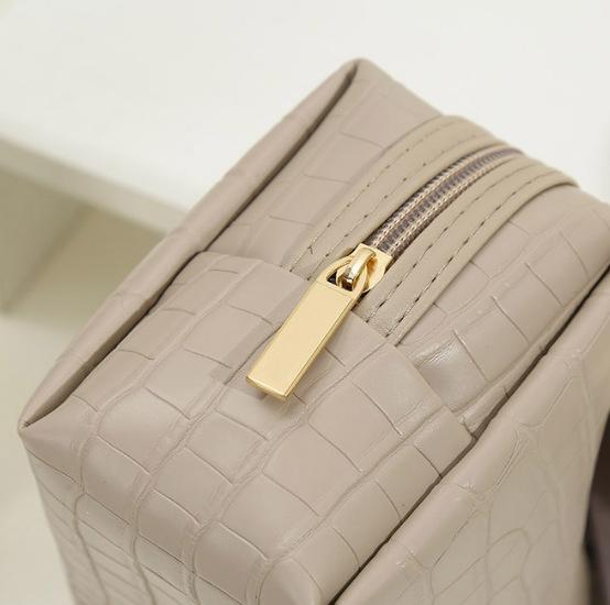 Fashion Waterproof PU Leather Makeup Bag Women Cosmetic Pouch Crocodile Embossed Pattern Travel Storage Organizer with Zipper