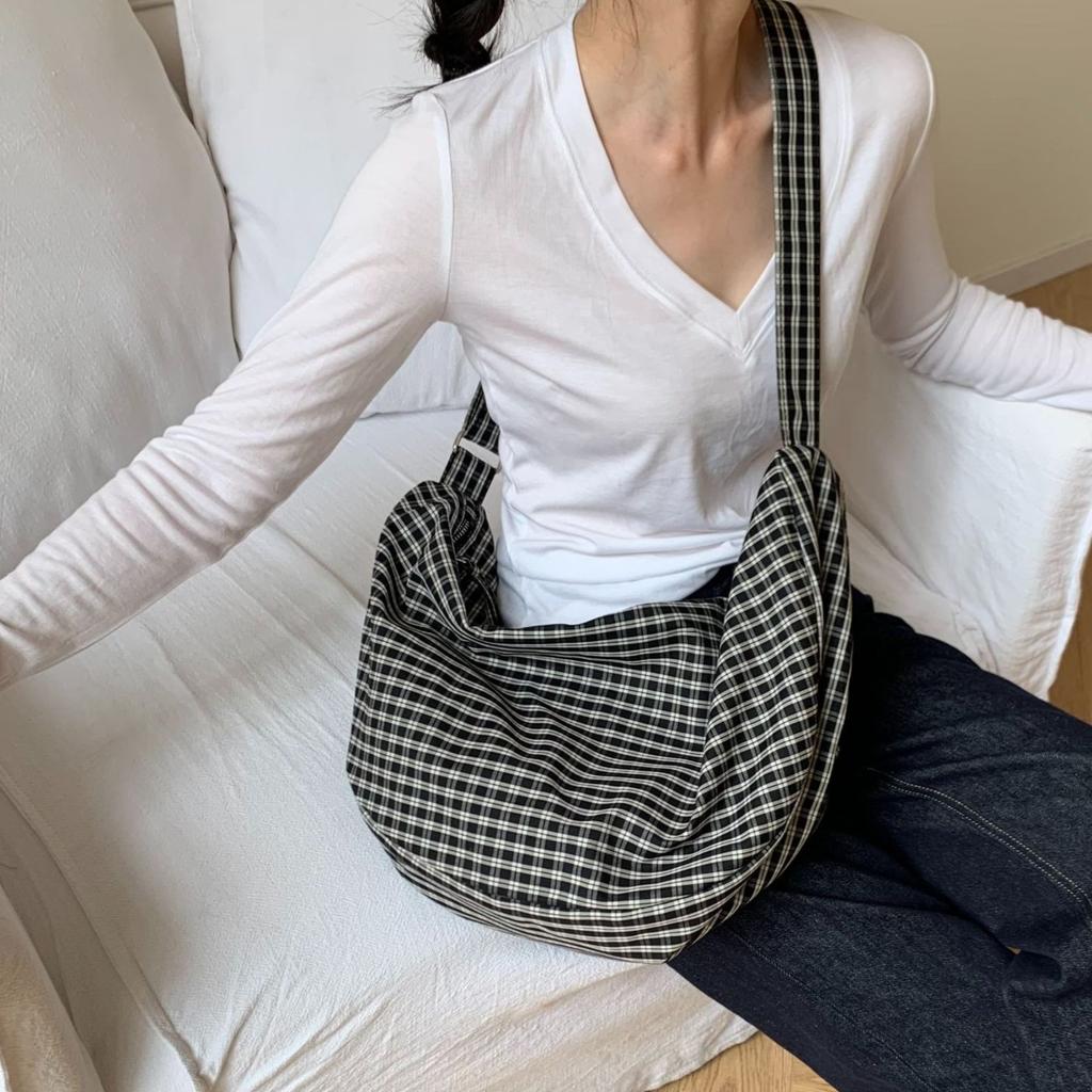 Vintage kostkované nylónové hobo tašky přes rameno pro ženy Lehká velkokapacitní crossbody taška Kostkovaná neformální tote cestovní tašky