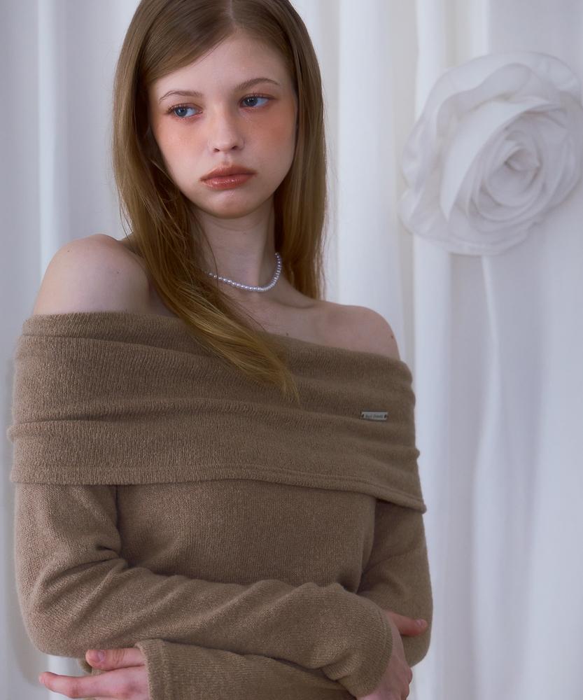 ROSEFRANTZ Wool Off Shoulder Knit [Beige]