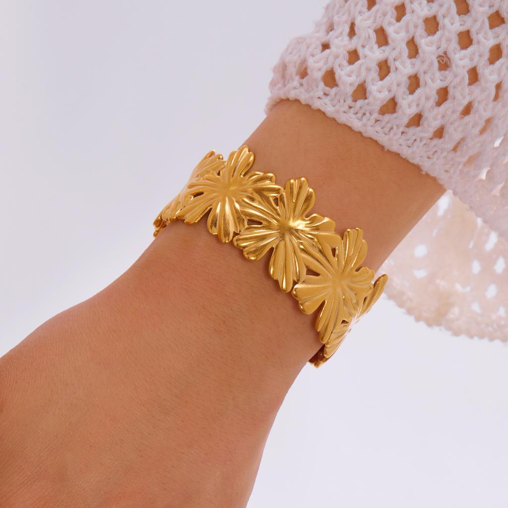 Vintage Stainless Steel Wide Cuff Bangle for Women Gold Color Starfish Flower Heart Open Chunky Exaggerated Bracelet Jewelry