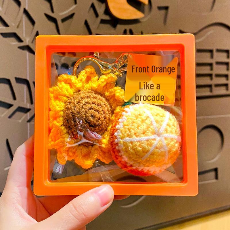 Ręcznie robiony pluszowy brelok do kluczy z wełny w kolorze kaki