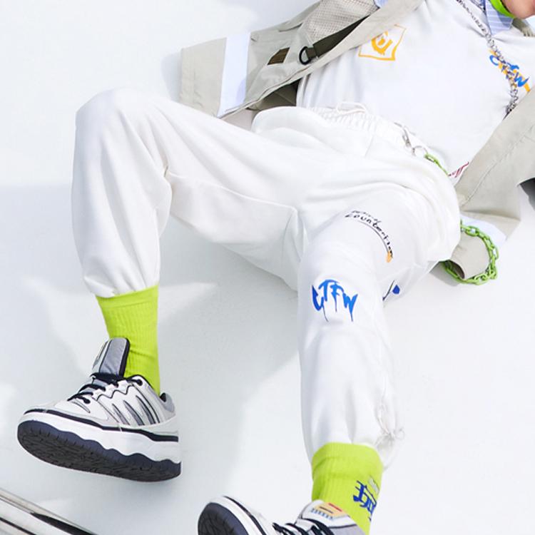 Li Ning CF Sports Fashion Series Graffiti Print Cuffed Loose Sports Long Pants Men Pants Off-White AKLR491-3