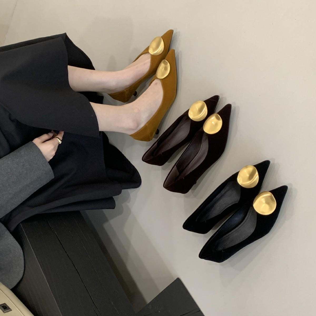 

2025 новые туфли-лодочки с острым носком, металлической пряжкой, с неглубоким вырезом, универсальные, на тонком высоком каблуке, для работы, для женщин 39 жёлтый