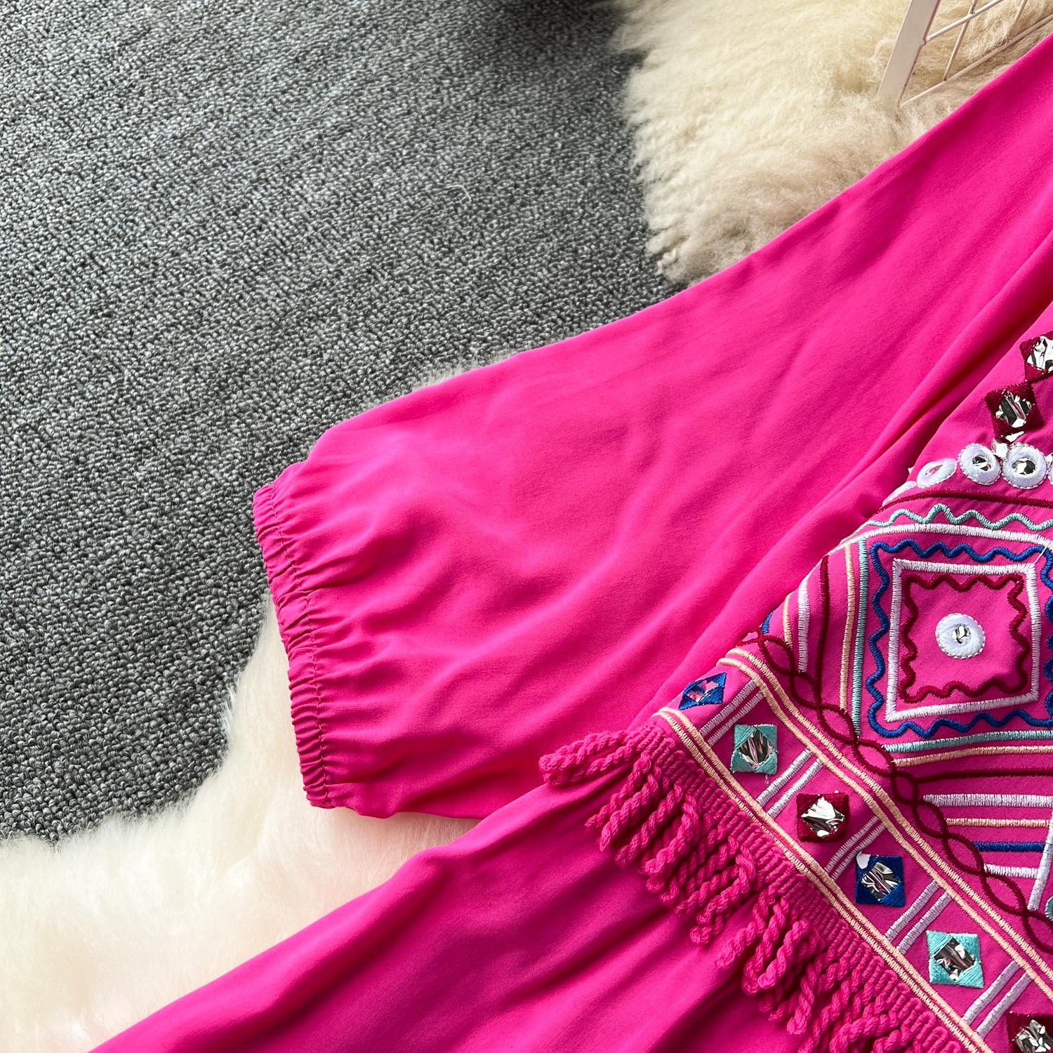 Свободные праздничные платья в этническом стиле с цветочной вышивкой — фото 15