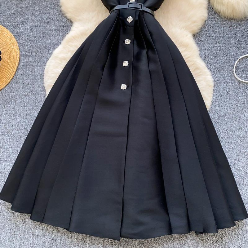 A Light Luxury Thousand-gold Style Halter Dress for Women's Wear In Summer Featuring A Slimming and Elegant Design