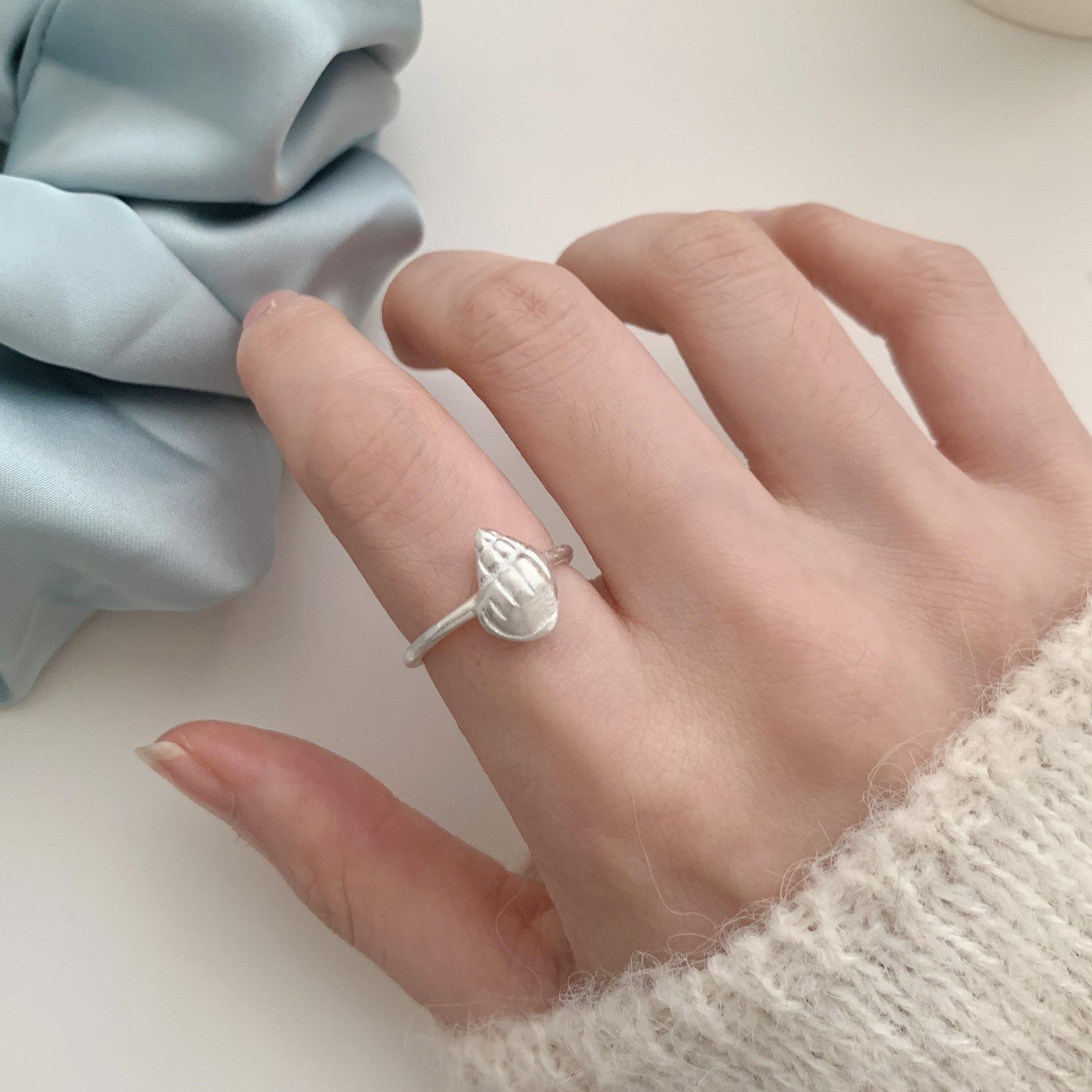 Elegant Adjustable Open Shell Conch Ring for Women - Delicate & High-End Niche INS Style Index Finger Ring Adjustable Open Ring