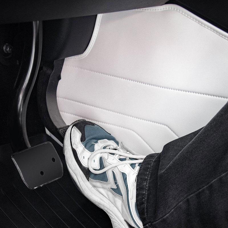 2026 For Tesla Model Y Juniper Nappa leather Side Defense Kick Pad Model 3 Highland Central Control Protective Foot Pad Interior