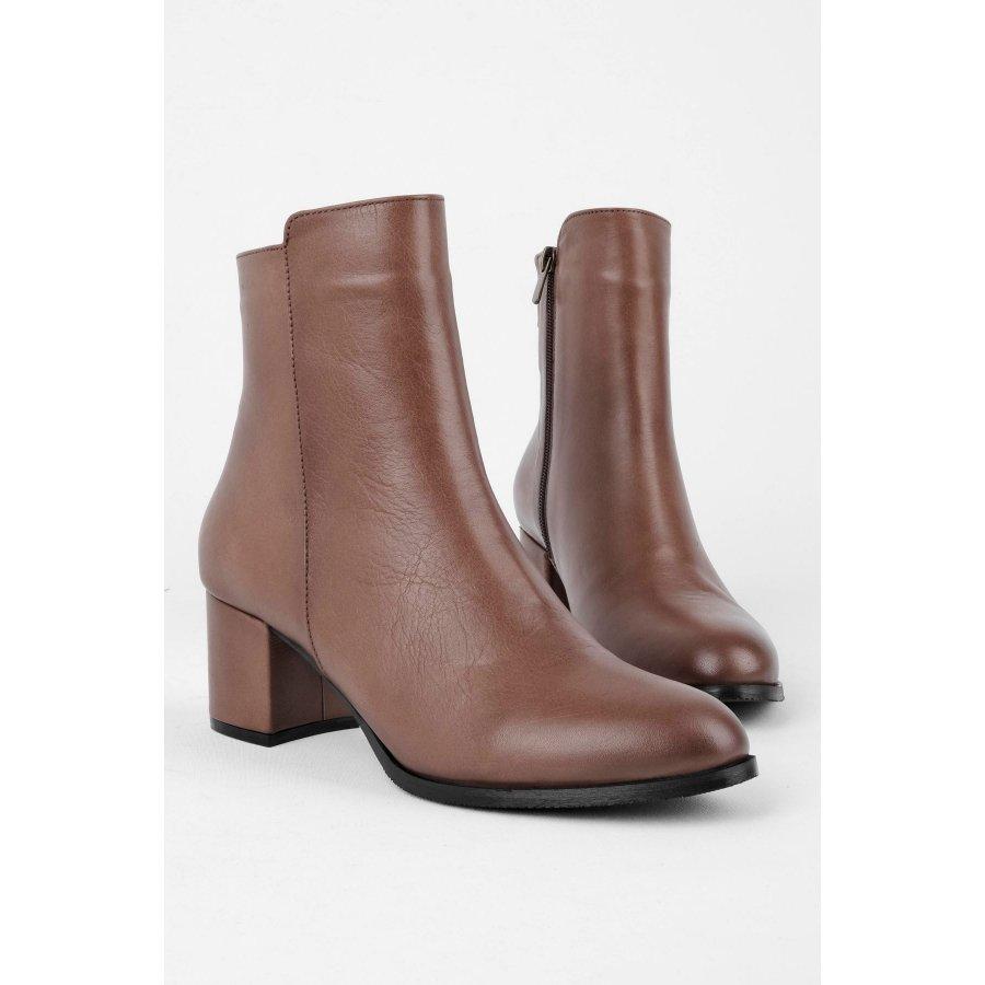 

Женские сапоги из натуральной кожи на каблуке