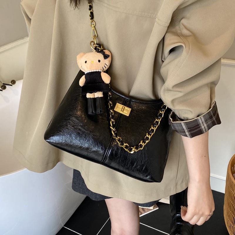 Fashion Underarm Bag Women's 2025 Autumn and Winter New Retro Niche Chain Shoulder Bag Korean Solid Color Commuter Messenger Bag