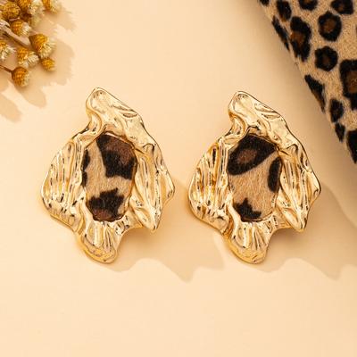 A Pair of Women's Earrings, Asymmetrical Zinc Alloy Leopard Print Earrings, Suitable for Daily Wear and Banquet Wear