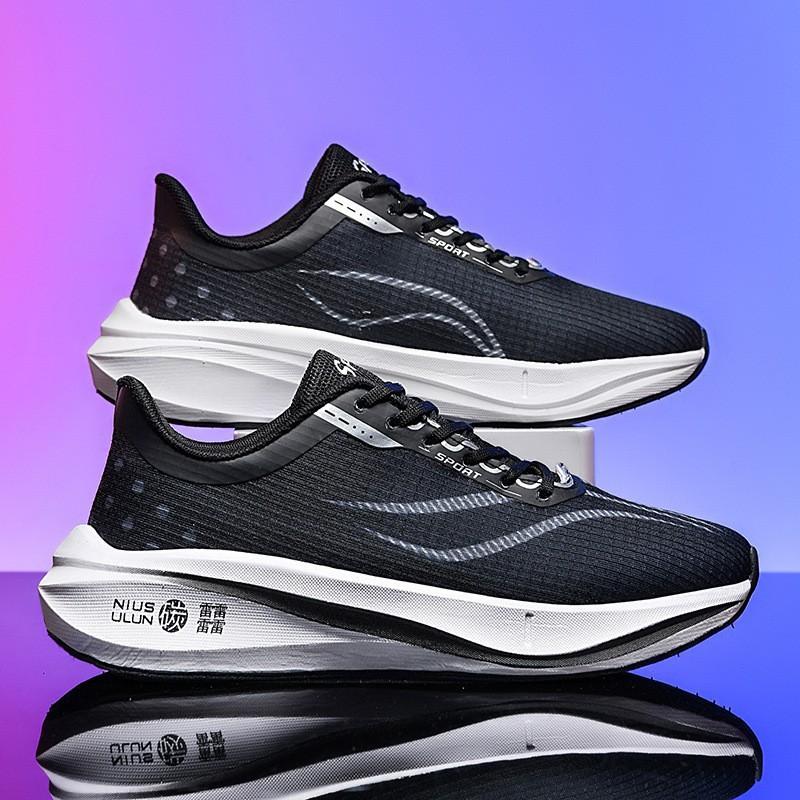

Летние кроссовки для бега мужские карбоновые пластины амортизация маленький размер спортивная обувь дышащая пара повседневная дорожная обувь профессиональная сверхлегкая беговая обувь 45