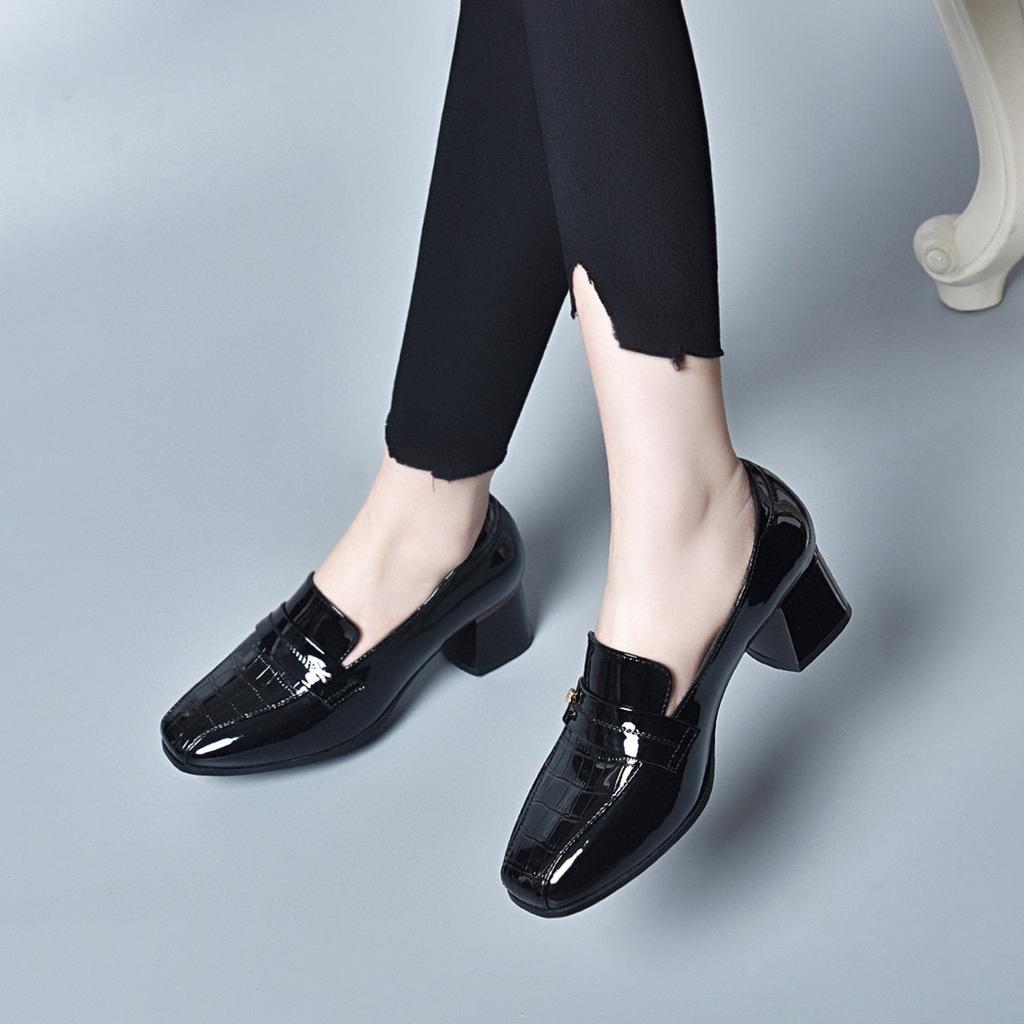 Single shoes women's 2025 spring simple temperament square heel work shoes cow patent leather shallow mouth one pedal two kinds of height leather