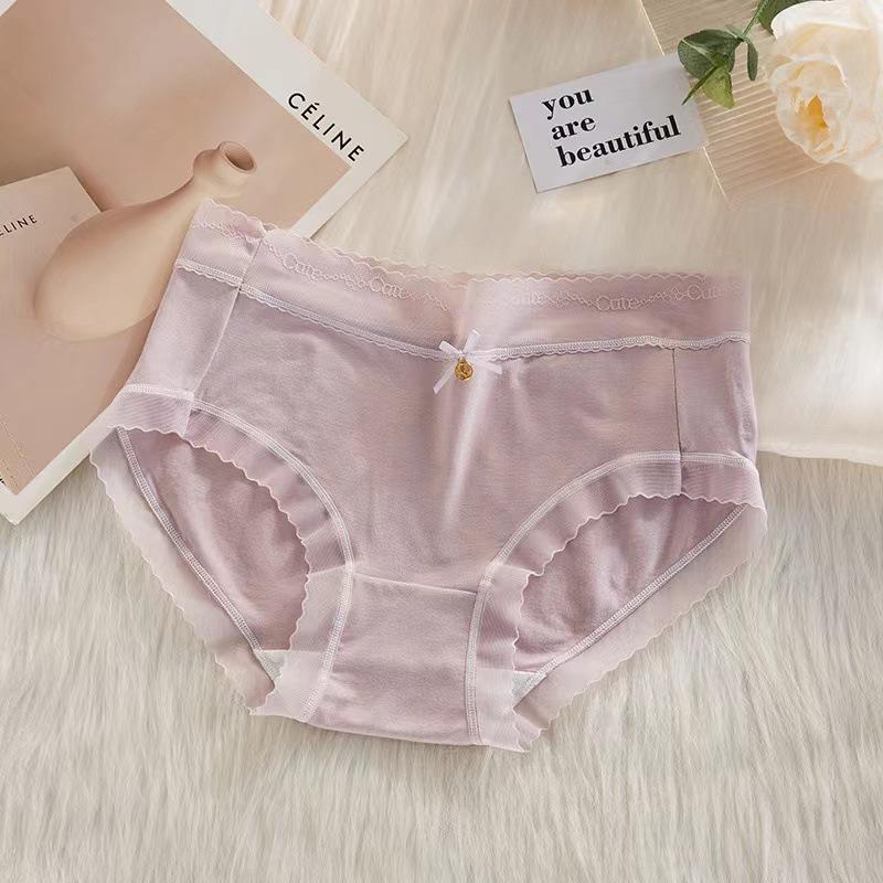 Plus Size Ladies Spring and Summer Lace Cotton File Comfortable Breathable No Mark Middle Waist Triangle Briefs