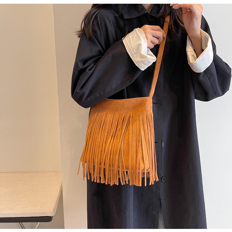 Geantă cu ciucuri de damă