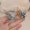 Zarif 3D Renkli Kuş Broşu - Sonbahar ve Kışlık Montlar İçin Lüks Tasarım Korsaj