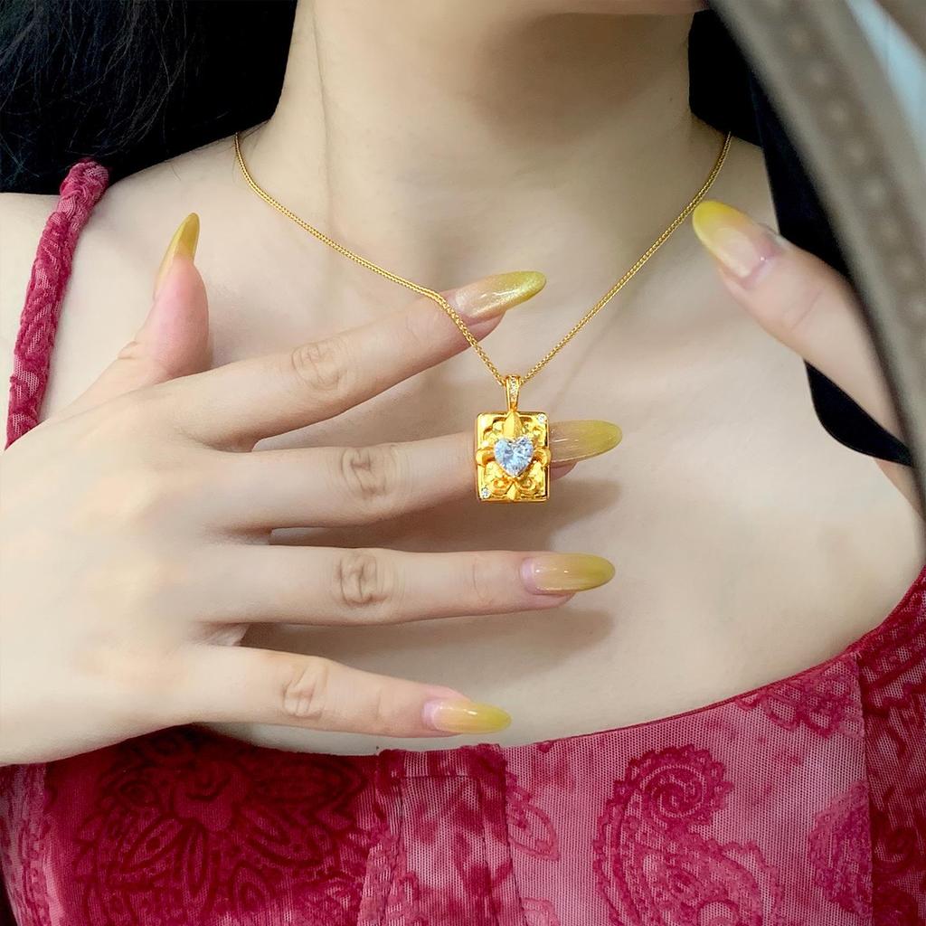 Gold Diamond-Pointed Heart Iris Pendant Necklace - Ancient Method, Fashionable & Exquisite.