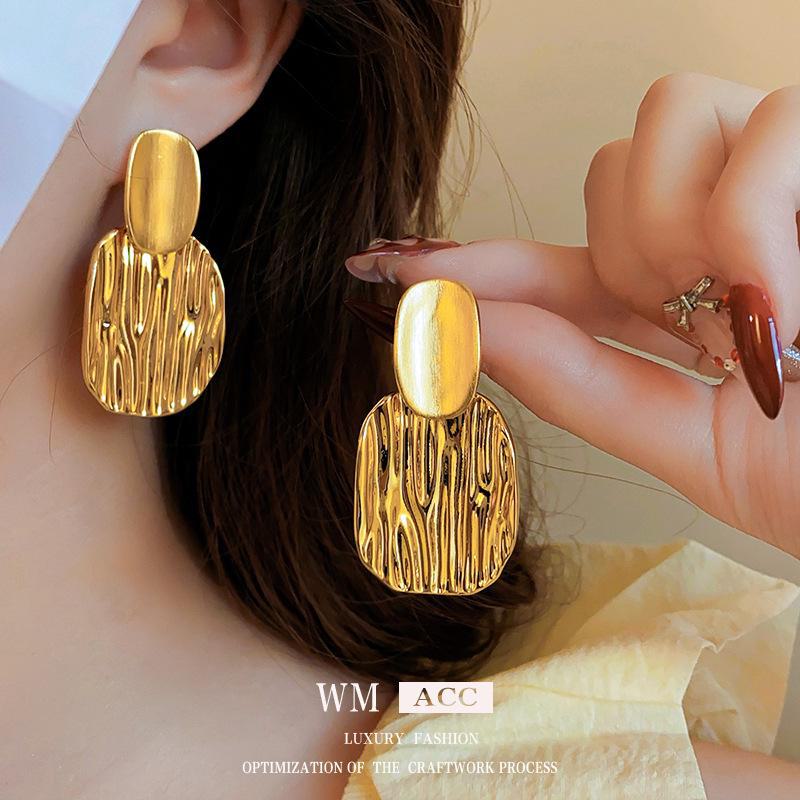 Přehnané kovové náušnice evropského a amerického stylu – stříbrná jehla, módní špičkový design pro ženy