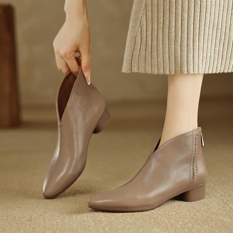 Fashion 2025 New Autumn Women Boots Genuine Leather Fashion Chelsea Boots for Women Pointed Toe Short Ankle Boots Med Heels Ladies Shoes